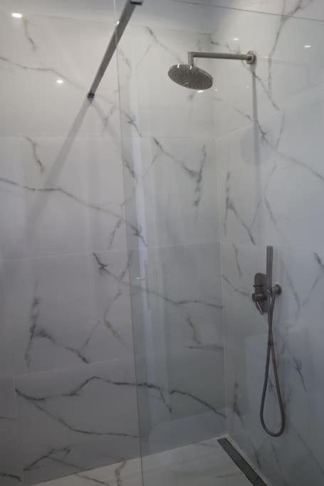 Central, Spacious Studio 5 Min Walk To Acropolis Афины Экстерьер фото
