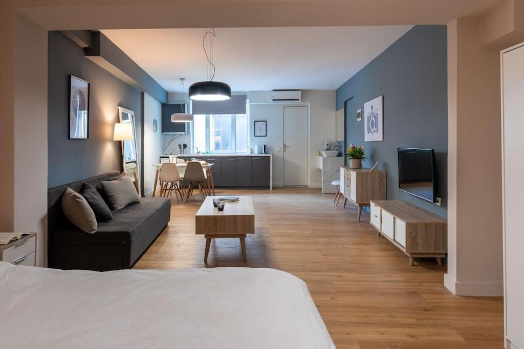 Central, Spacious Studio 5 Min Walk To Acropolis Афины Экстерьер фото